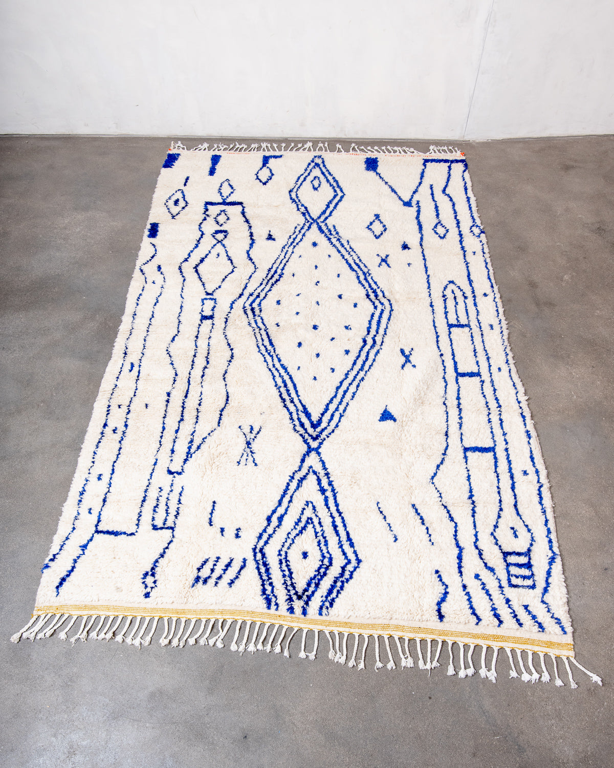 Modern designer handcrafted Berber rug from Morocco. Azilal rug with beautiful colors and patterns. Made of sheep’s wool and colourful cotton.